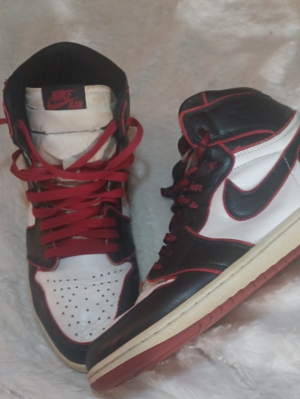Nike Air Jordan 1 Retro High Bloodline  Mens Sz 11.5